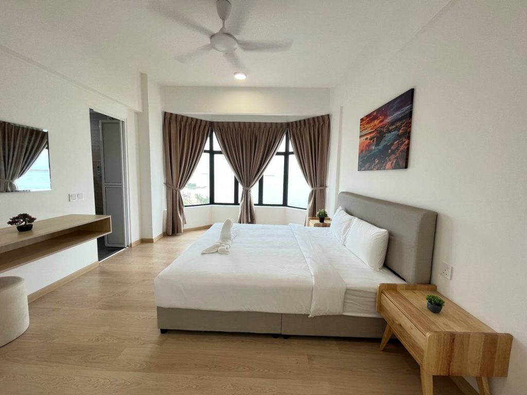 Melaka - Mutiara Beach Resort. Glex Hotel and Homes